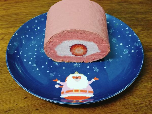 草莓覆盆子樱花蛋糕卷
