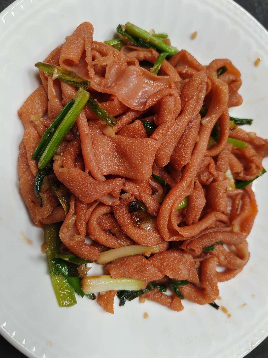 超容易又好吃的葱蒜炒鸭肠(小tips让鸭肠比较好吃不会硬邦邦)