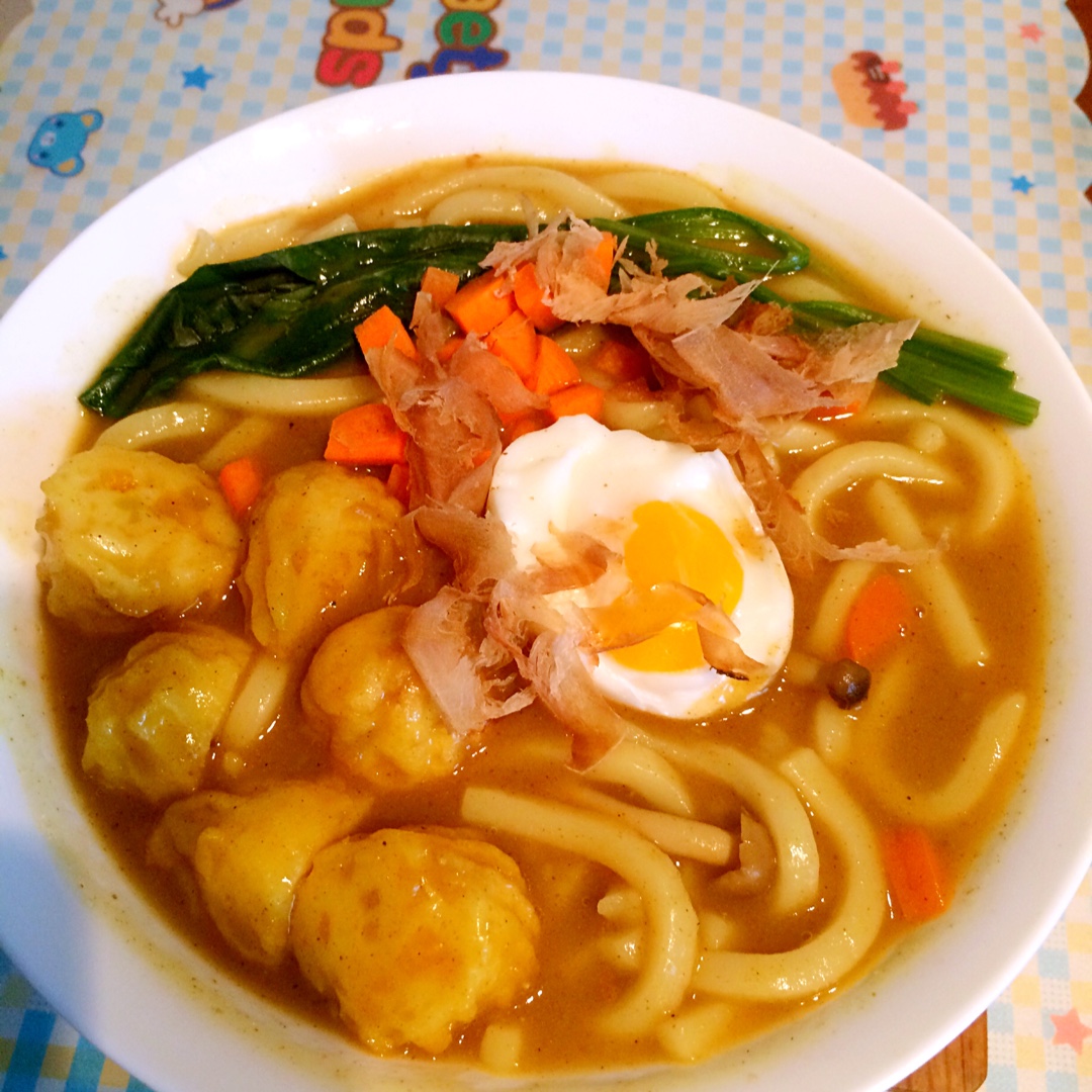 给我麦田的颜色做的咖喱鱼丸乌冬面