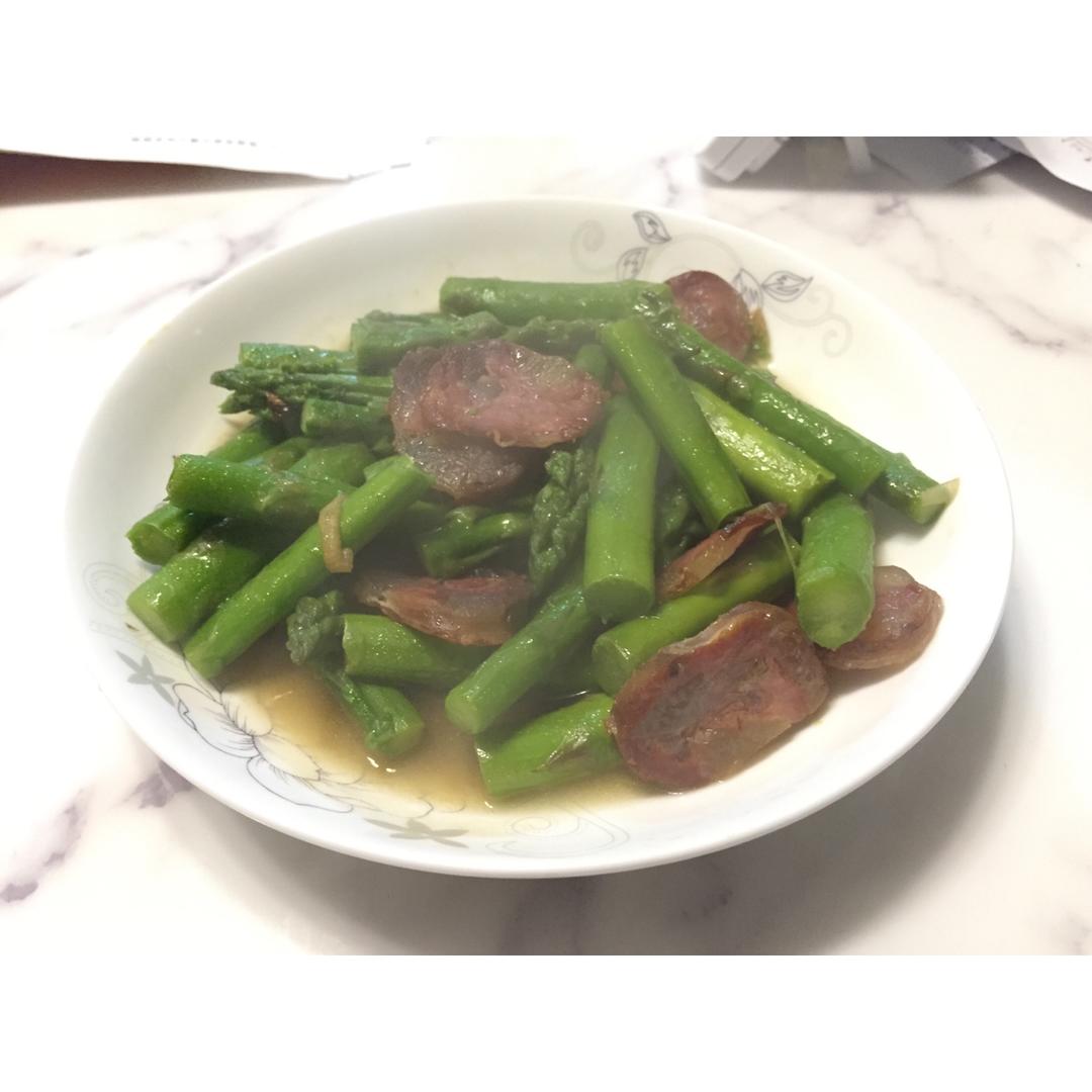 芦笋炒腊肠