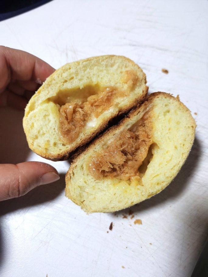 如棉花般松软的海苔肉松面包