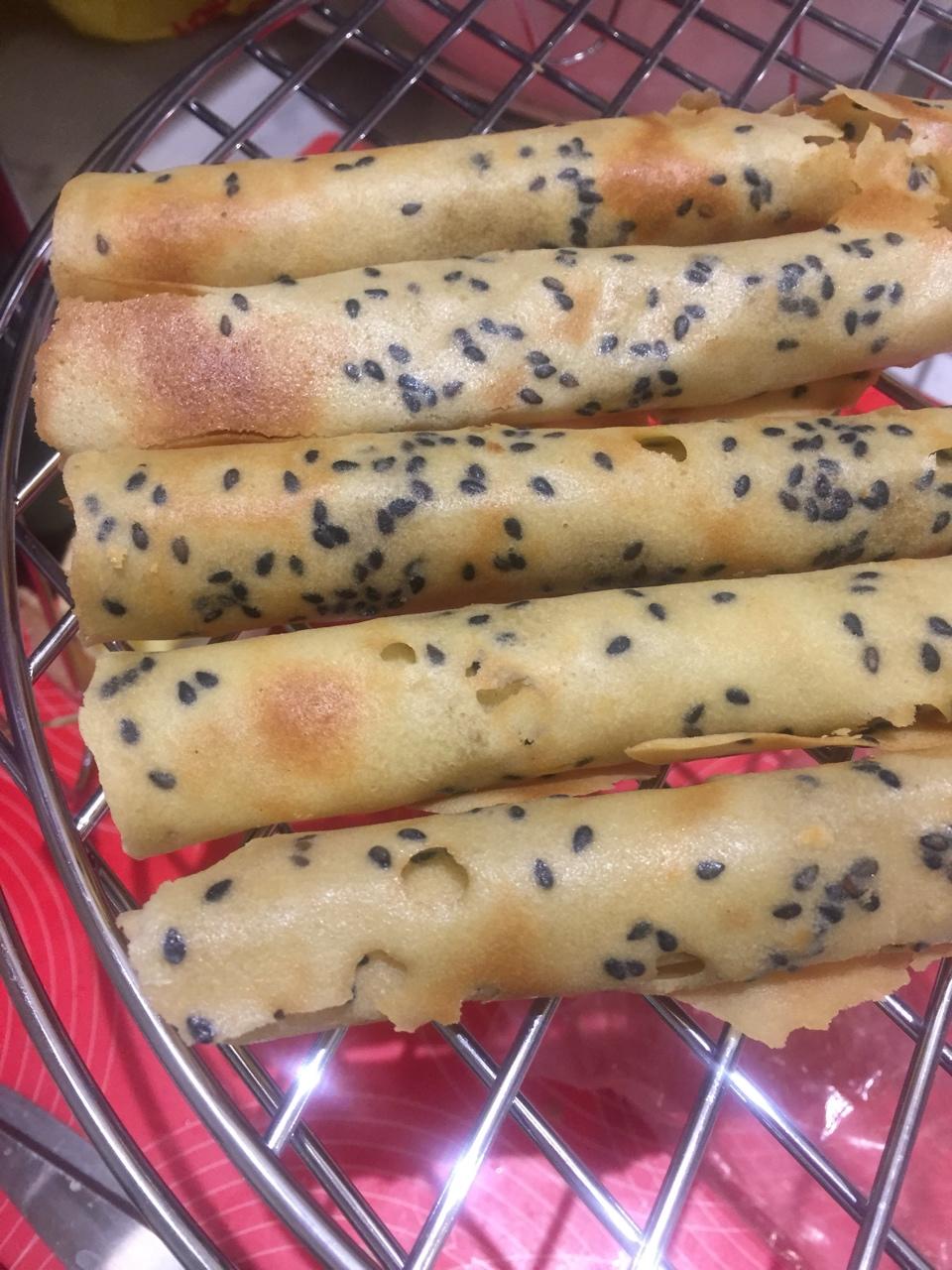 堂妈教你做脆脆的黑芝麻蛋卷