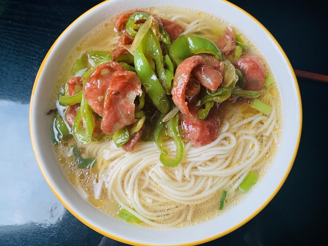青椒香肠腊肠面