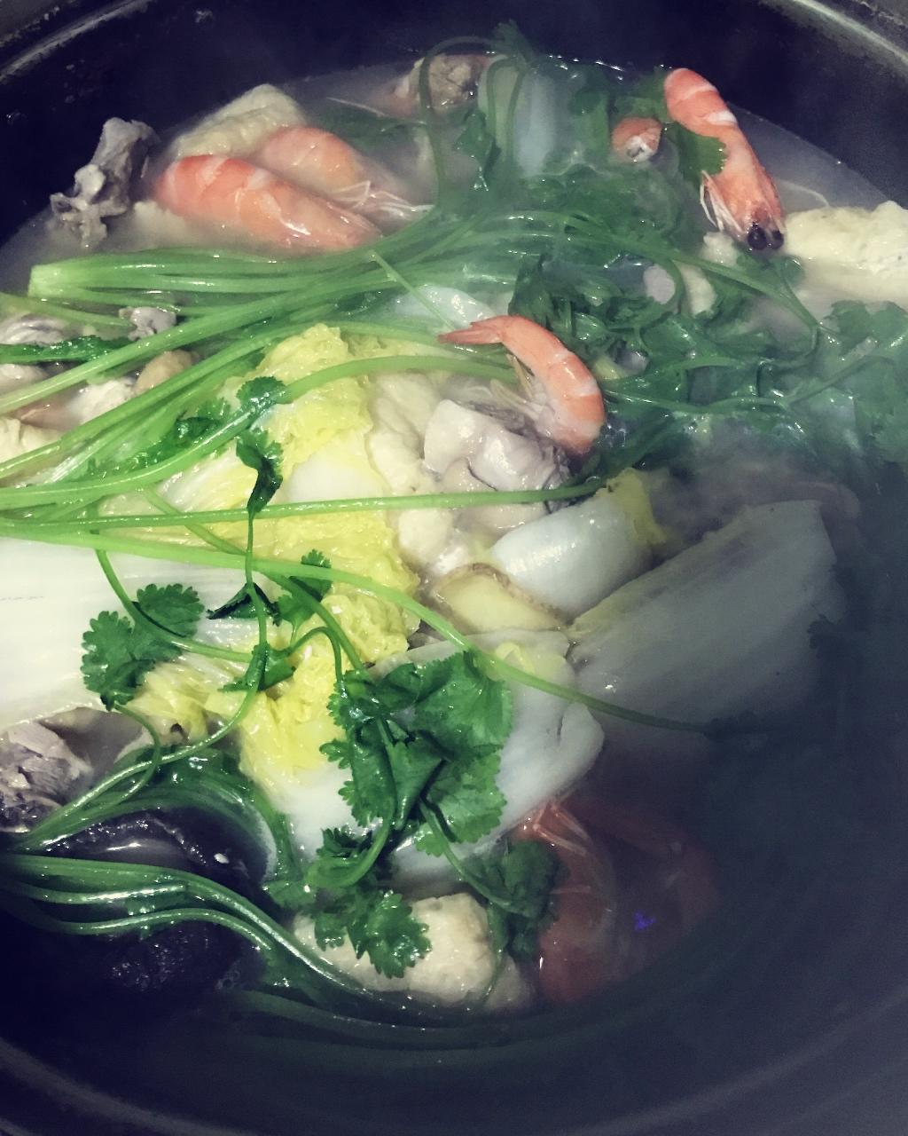 油豆腐香菇鸡腿煲