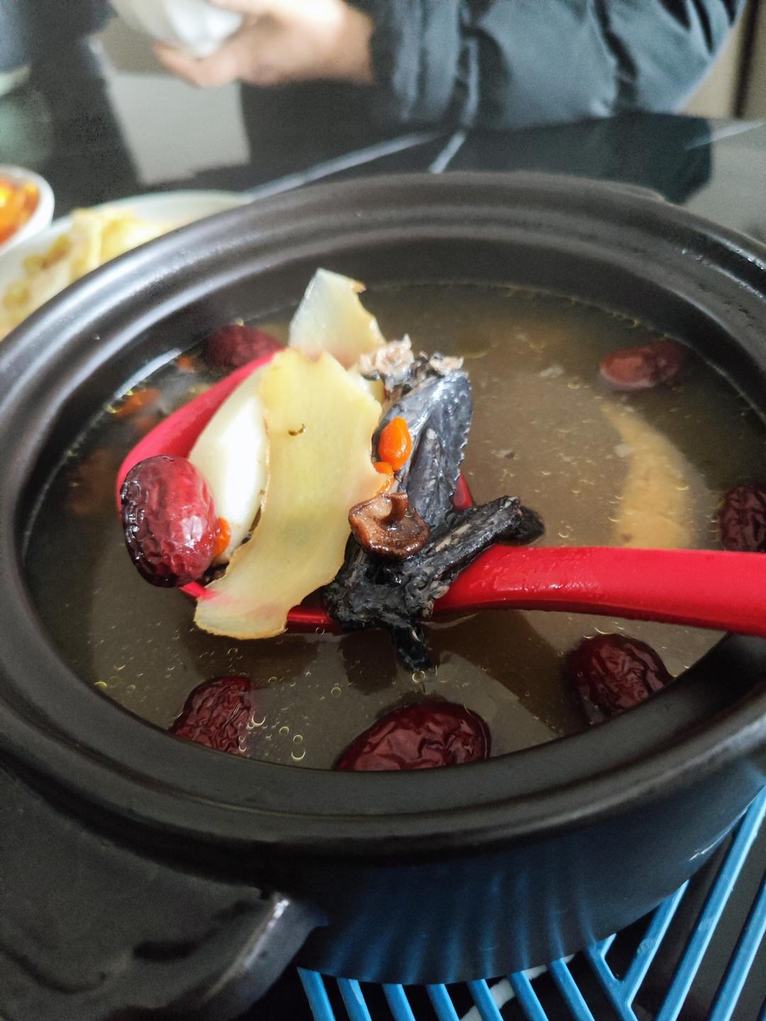 滋阴补血～香菇山药乌鸡汤