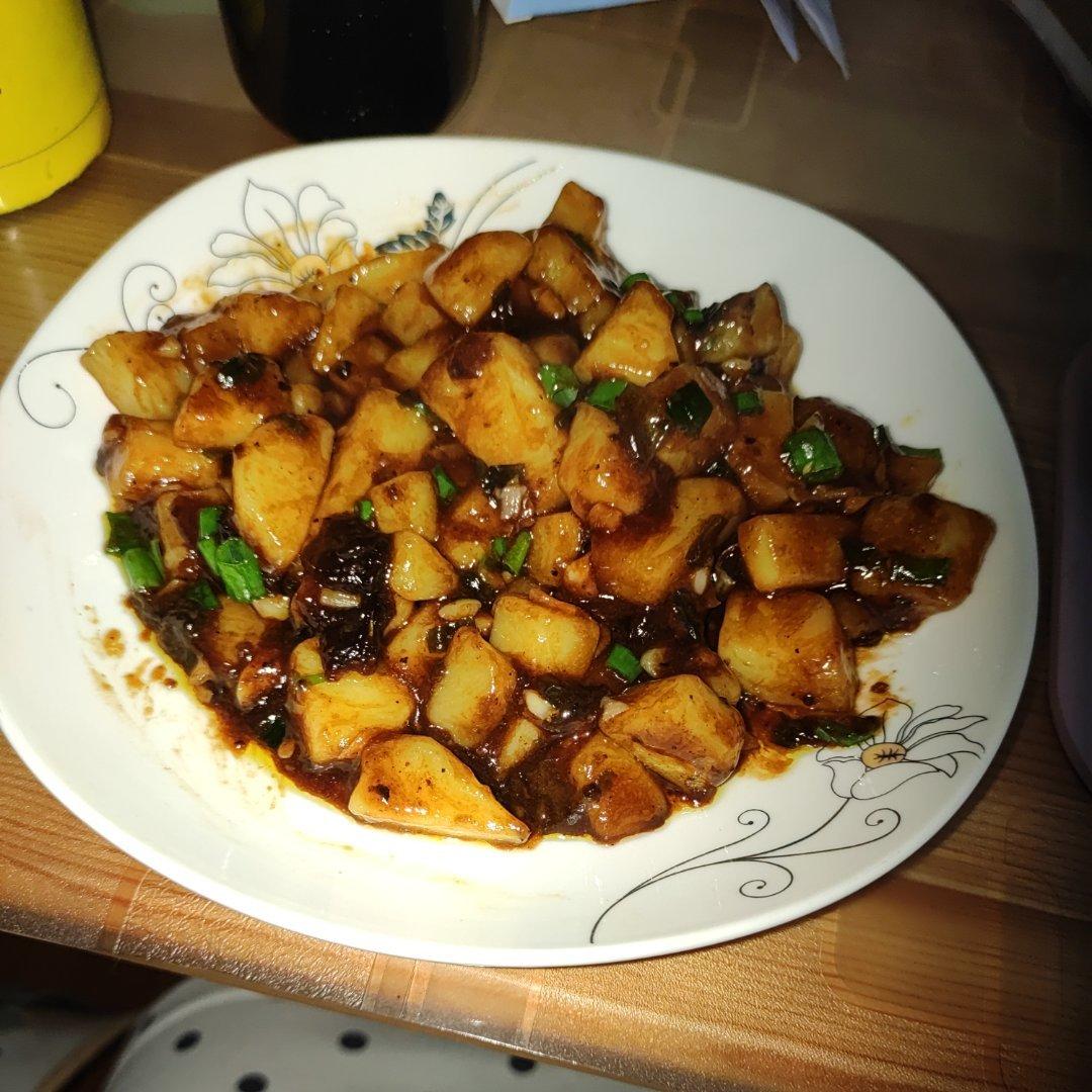 🔥巨下饭，软糯入味！比肉还好吃的红烧土豆