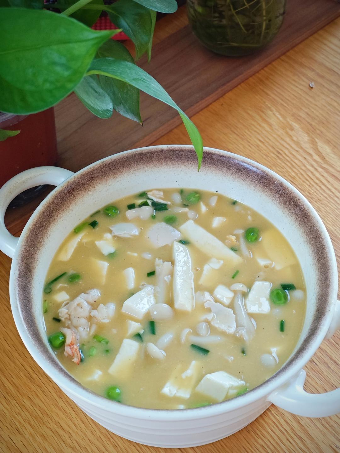 鲜掉眉毛！咸蛋黄鲜虾豆腐｜天冷煮一锅，暖胃又舒心