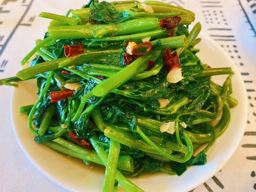 空心菜杆炒辣椒