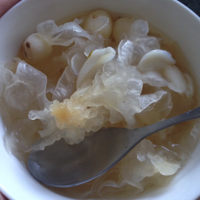 银耳莲子羹