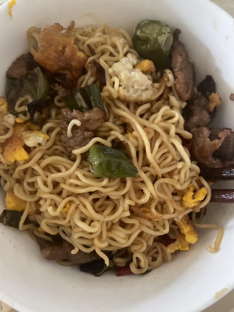 泡面的灵魂吃法⁉️爆炒方便面