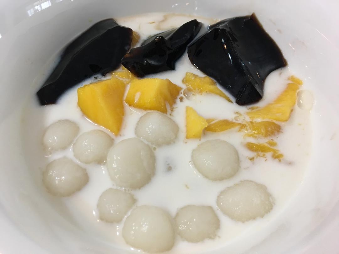 简单两步自制家庭夏日消暑甜品--【香芒小丸子】