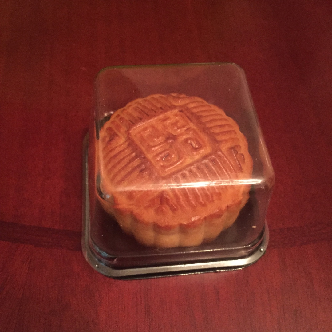 广式月饼—蛋黄莲蓉月饼