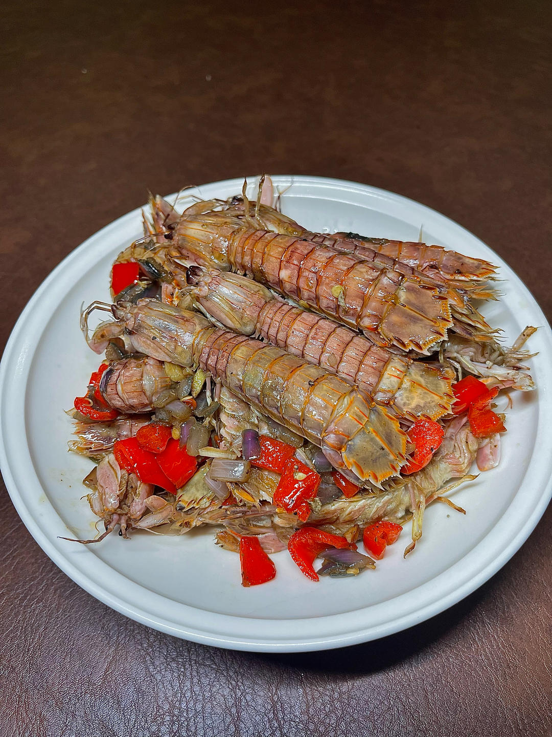 无油炸版的椒盐皮皮虾和巧拨虾壳的方法