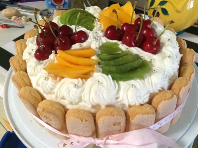 鲜奶双拼水果蛋糕