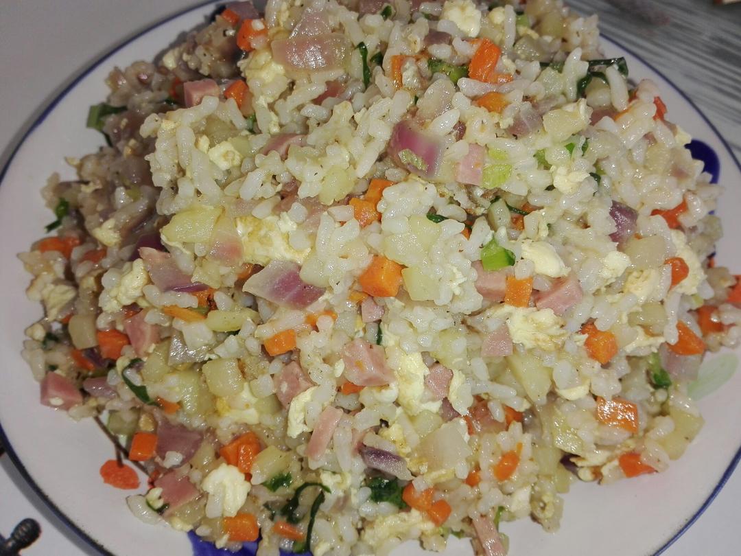 五彩蛋炒饭的做法