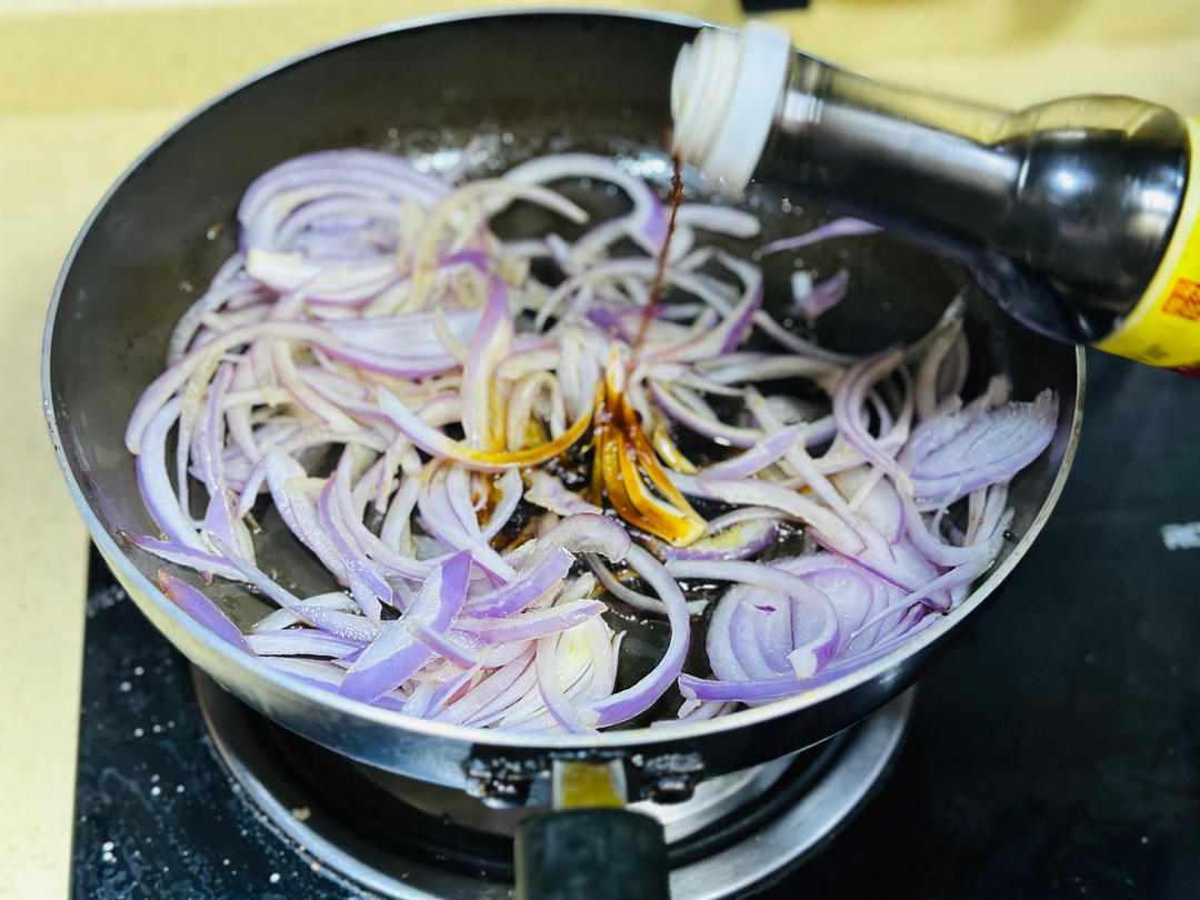 澳洲牛肉｜5分钟搞定下饭菜日式洋葱炒和牛的做法 步骤3