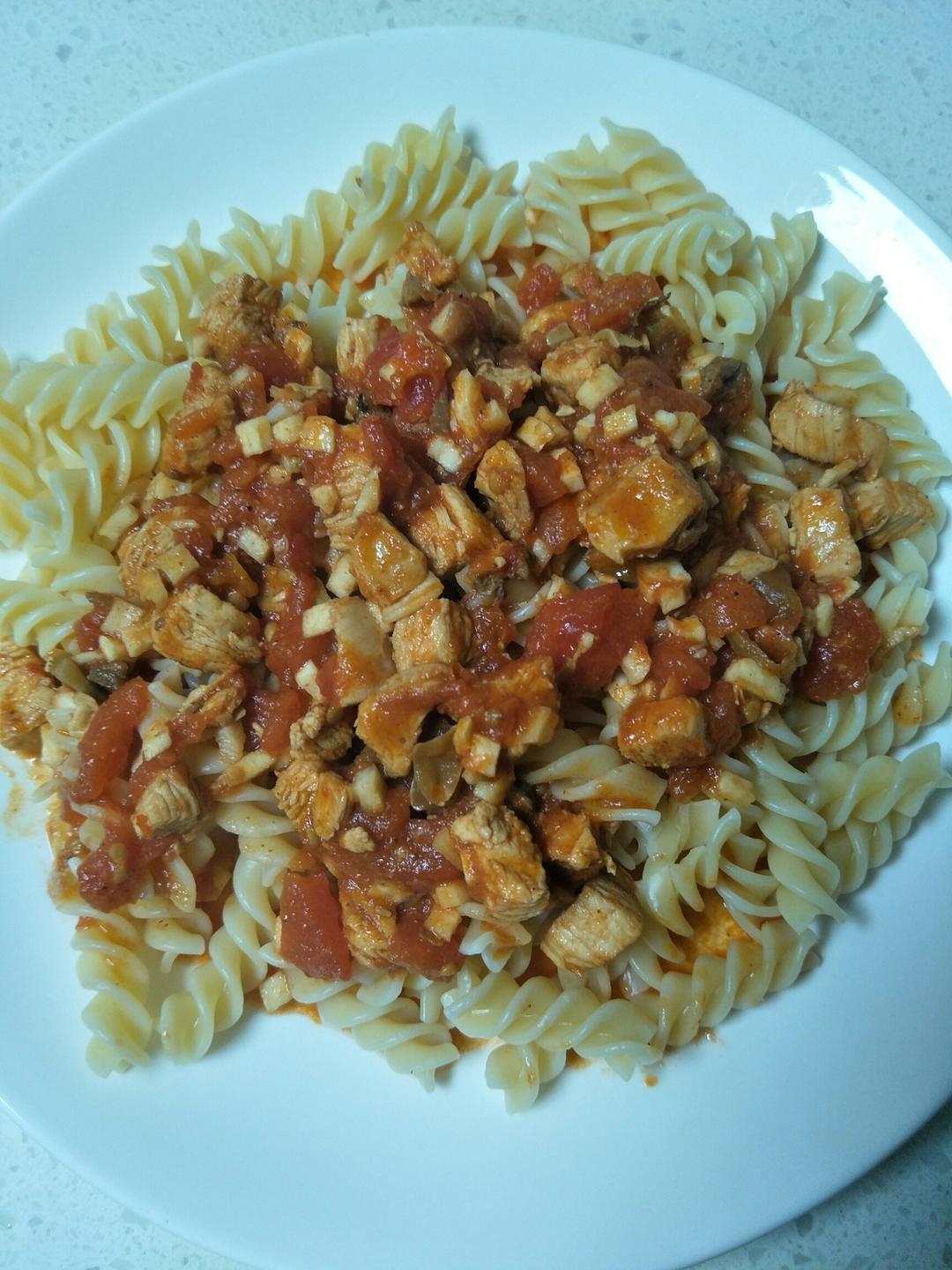 番茄鸡胸肉意面