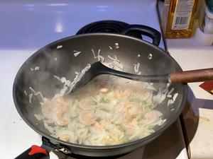 🍛咖喱虾仁烩饭🍛的做法 步骤2