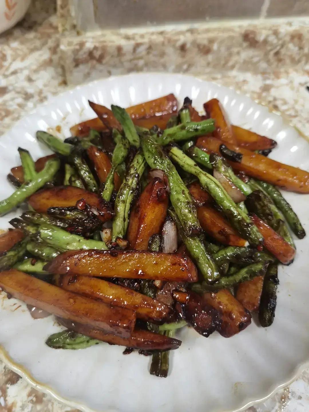 干煸豆角土豆条（蒜香）