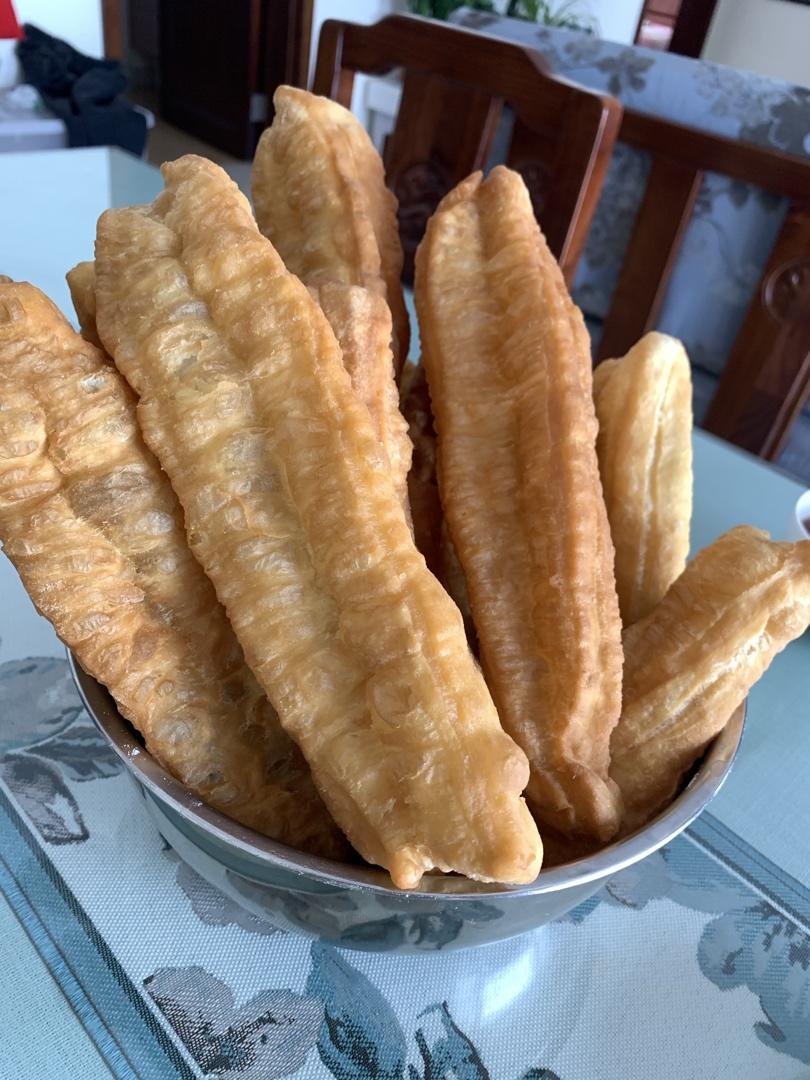 金黄酥脆大油条