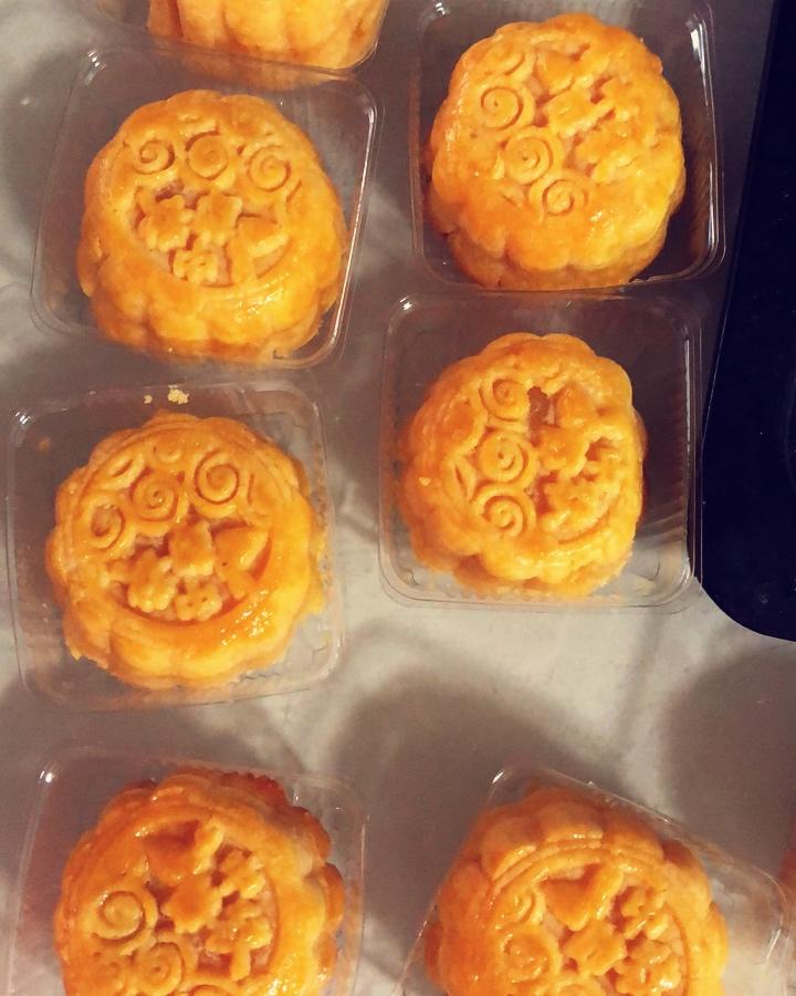 酥皮榴莲流心月饼