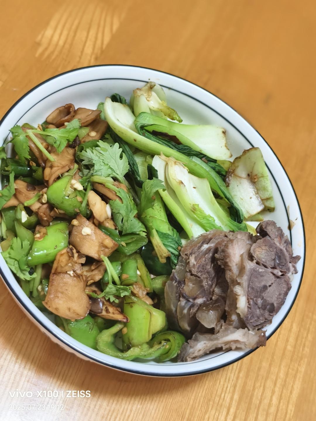 青椒素炒杏鲍菇