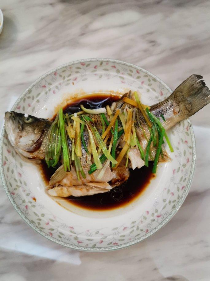 清蒸鲈鱼