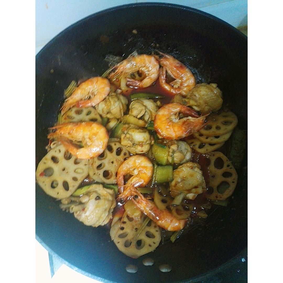 超简单的明虾鸡爪煲