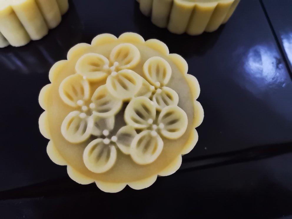 广式月饼—蛋黄芝麻月饼