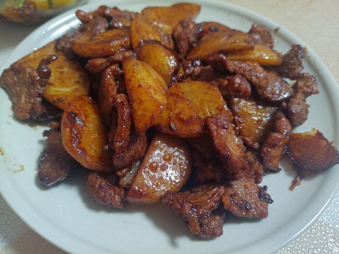 五花肉干煎土豆