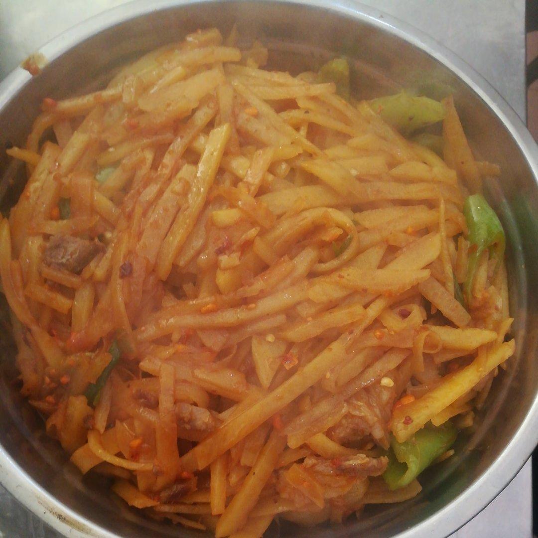 青椒土豆丝炒肉
