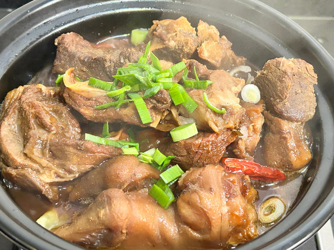 红烧羊肉煲