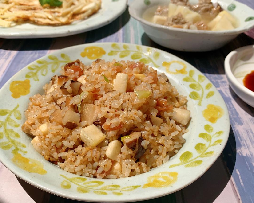 潮汕风味｜培根香菇笋丁炒饭的做法