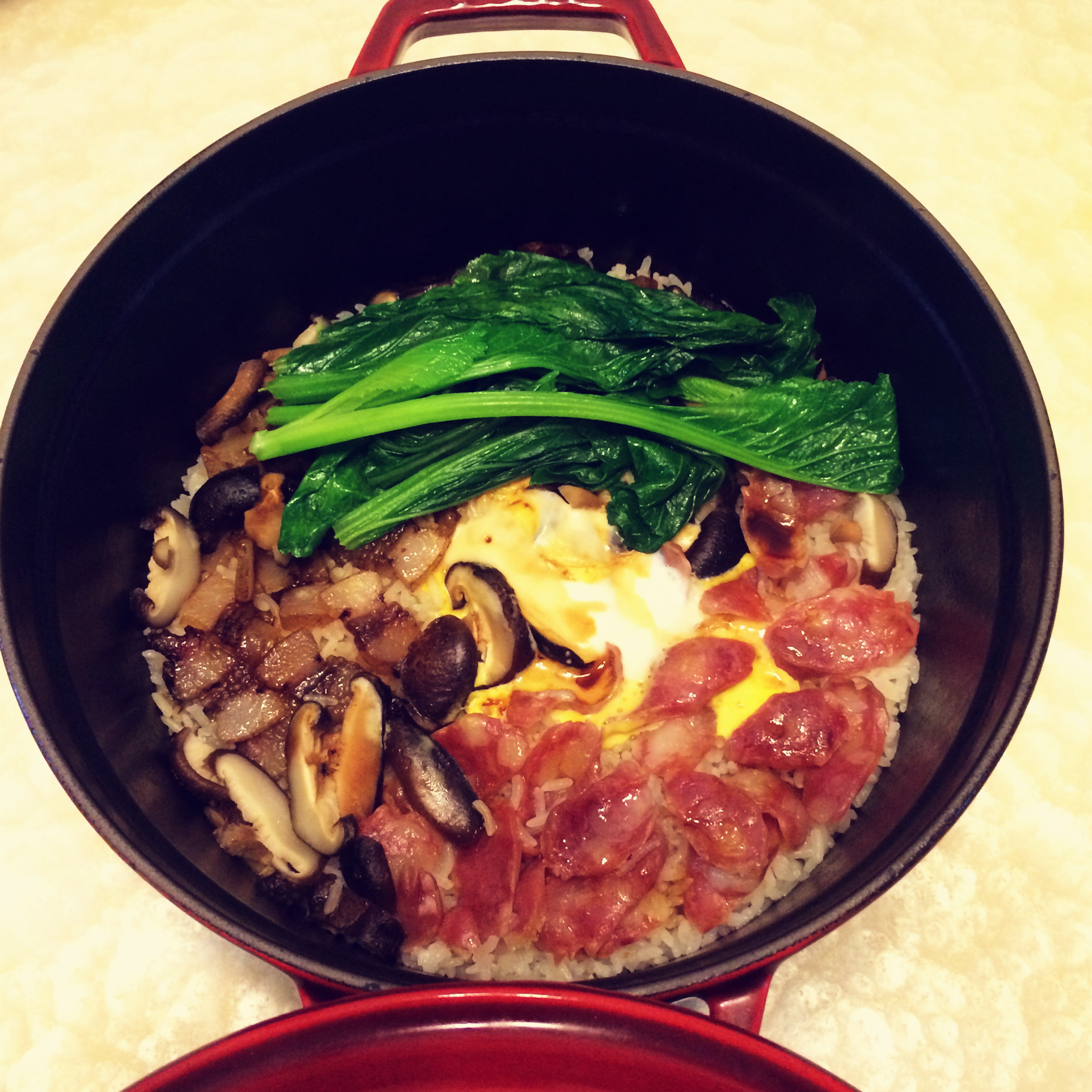 广式腊味煲仔饭