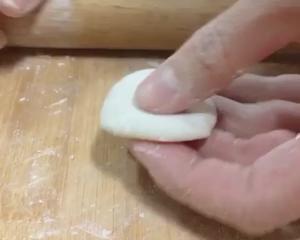 擀饺子皮的视频的做法 步骤6