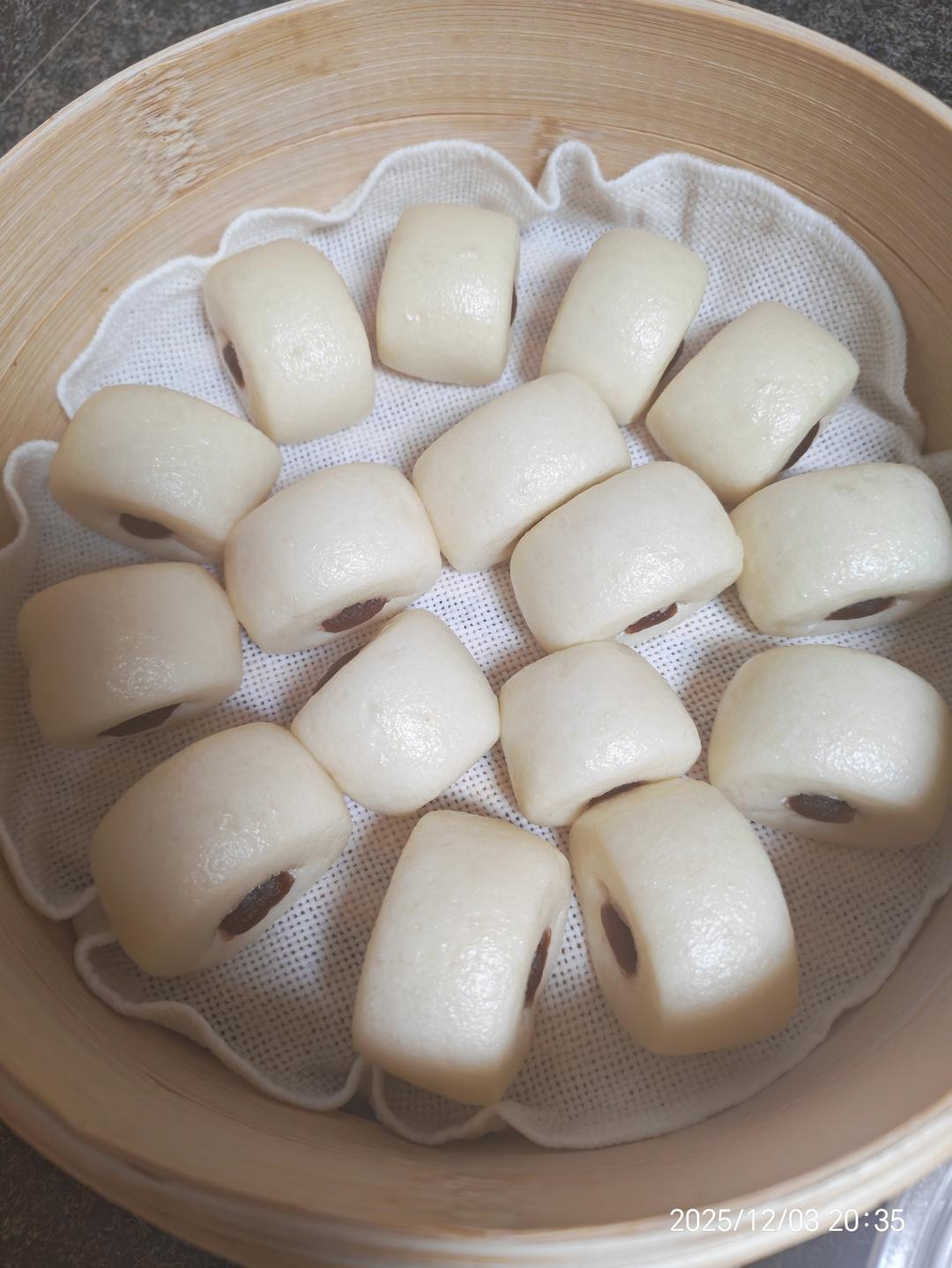 豆沙小馒头，我可以一口吃五个~