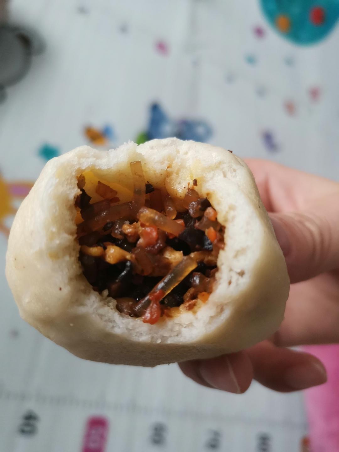 胡萝卜鸡蛋香菇木耳粉条素包子，比肉包还好吃