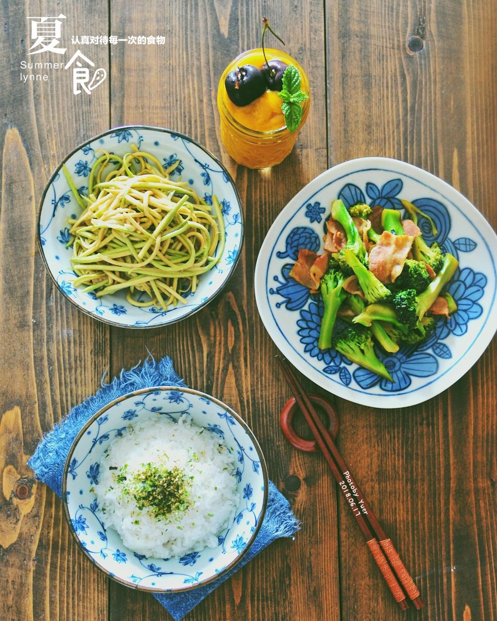 芝麻酱拌西葫芦丝