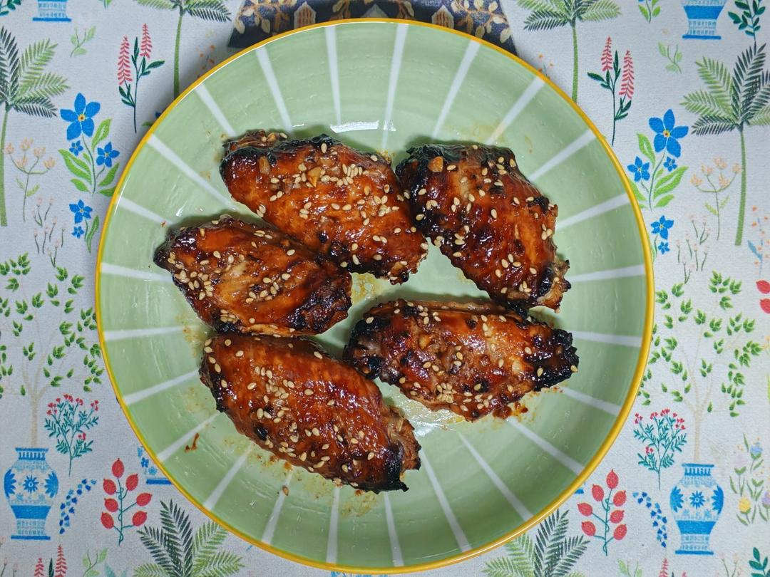 外香里嫩一口爆汁蒜蓉蜜汁烤鸡翅