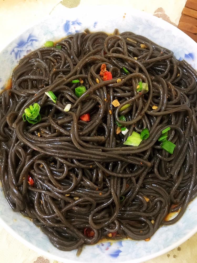 凉拌蕨根粉的做法