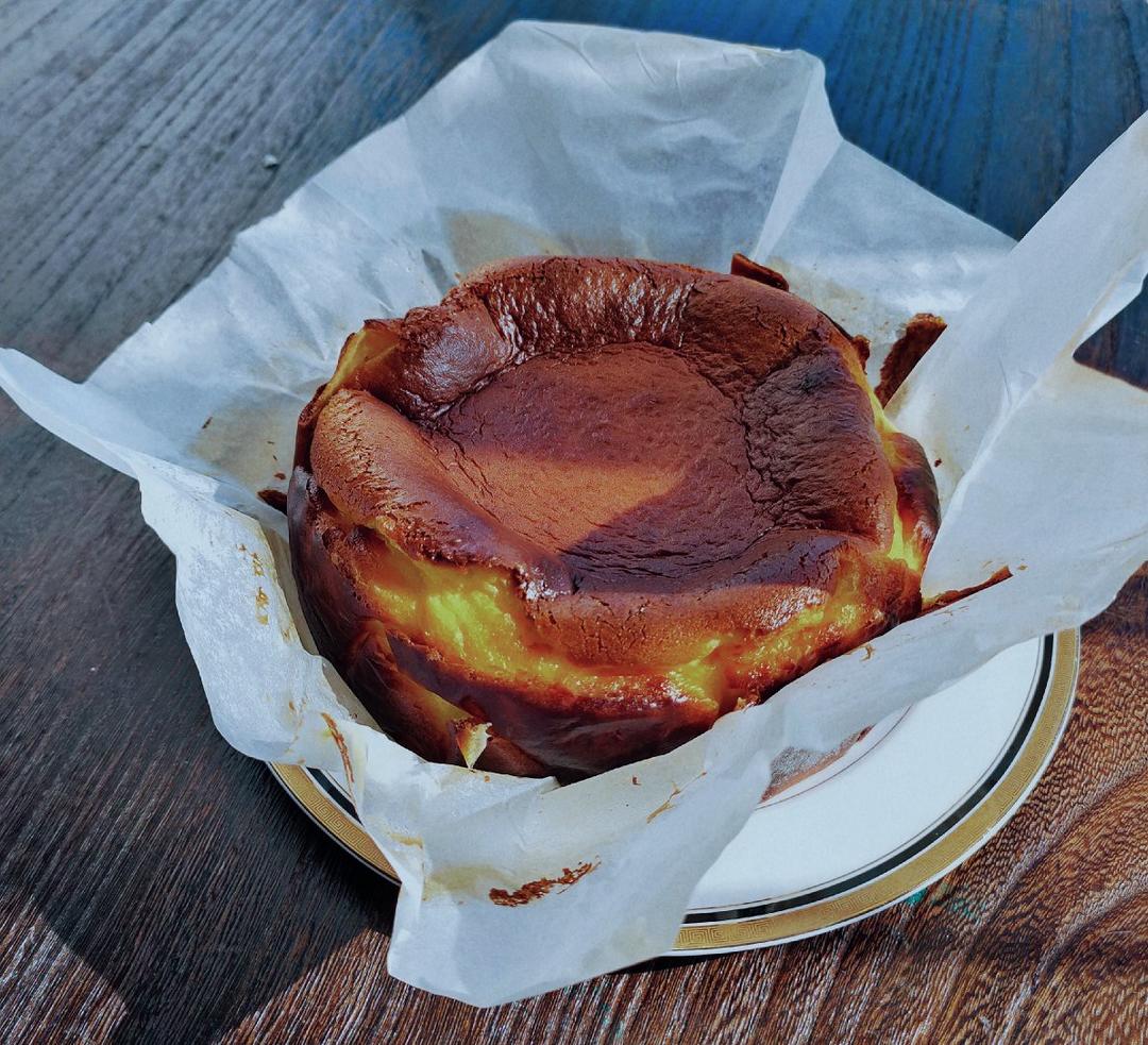 “烧伤”的奶酪蛋糕Burnt cheese cake