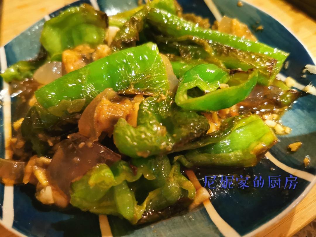 擂椒皮蛋的做法