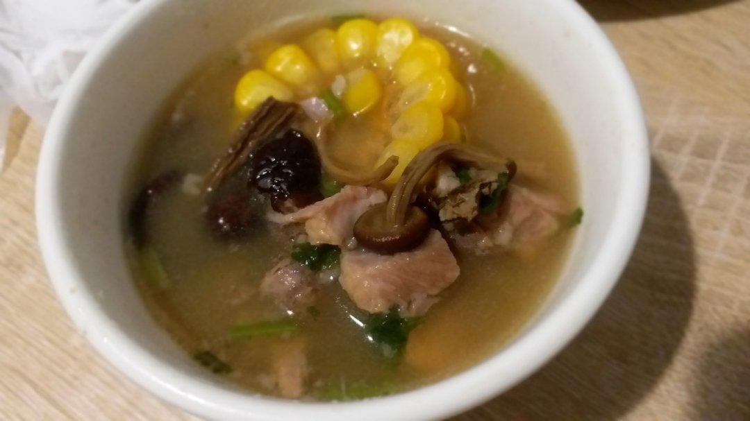 茶树菇排骨汤