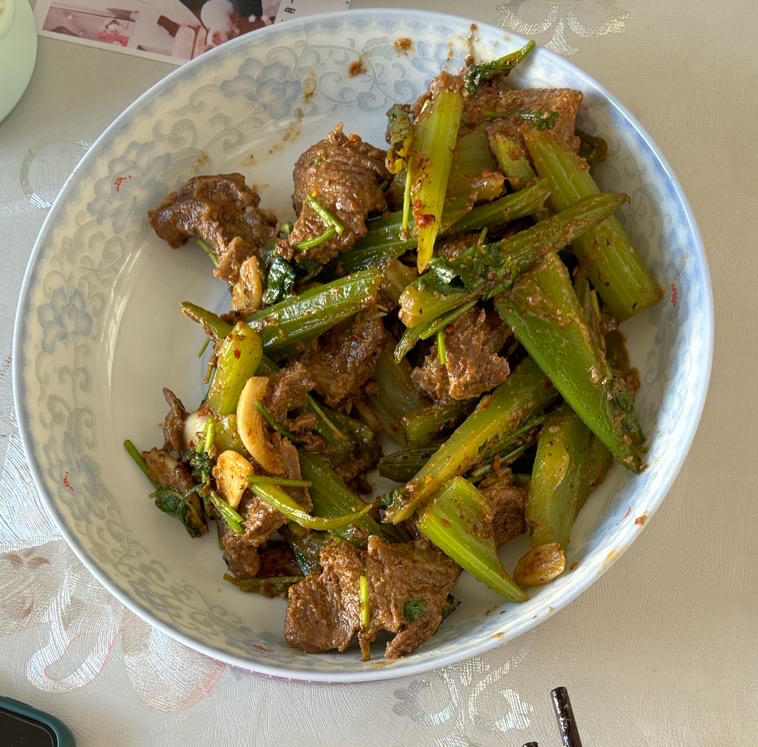 下饭神器又来了，试试这道芹菜炒牛肉！！