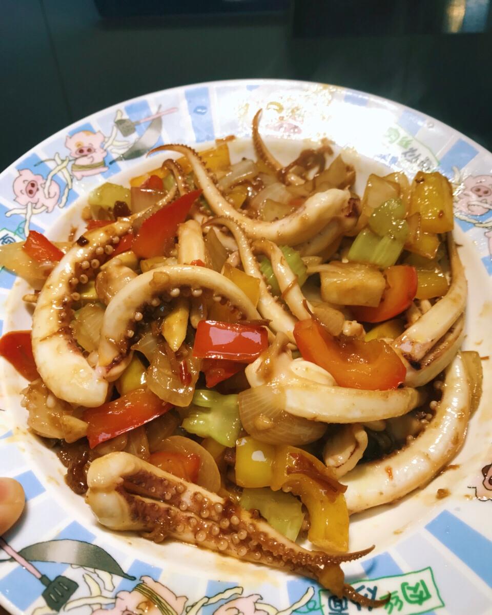 洋葱酱爆鱿鱼须