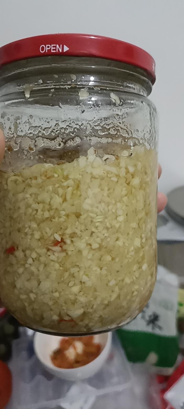 这是我迄今吃过的最好吃的蒜蓉酱，因为添加了特别的配方