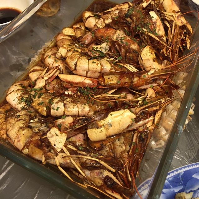 让你忍不住想吮指的——黑椒烤虾串