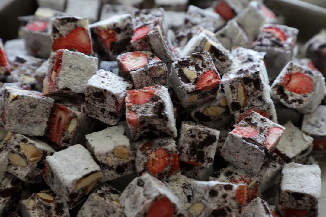 奥利奥草莓雪花酥