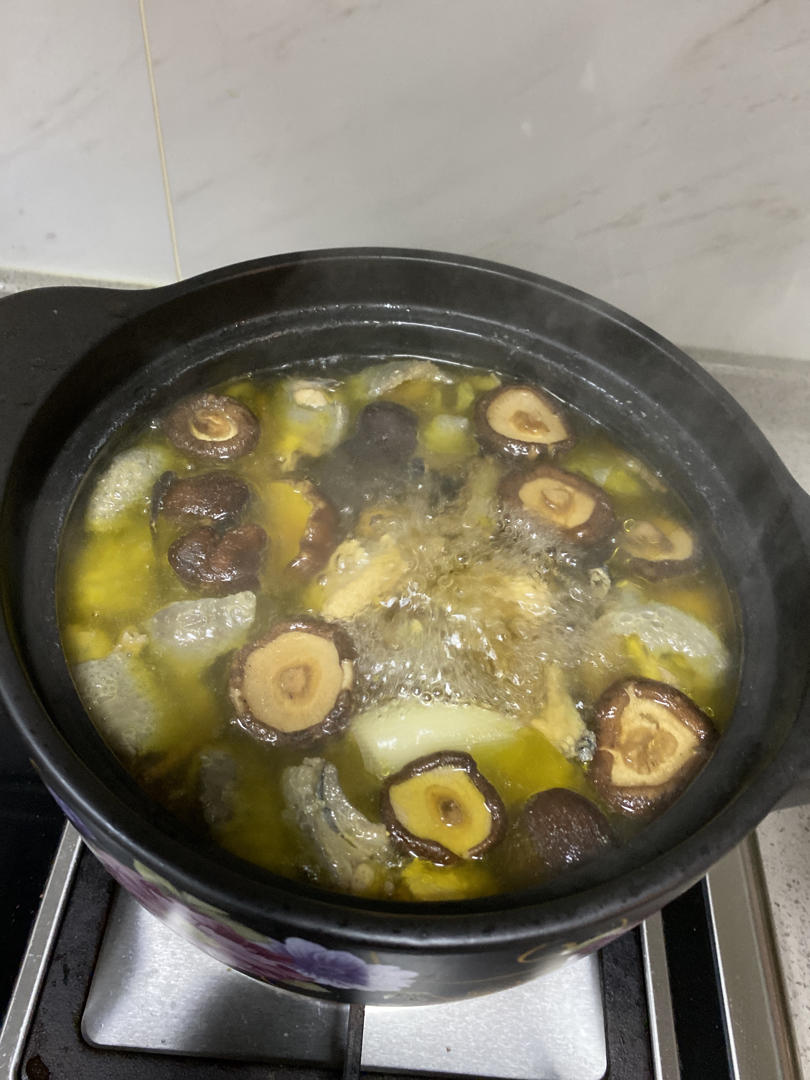 香菇炖鸡汤