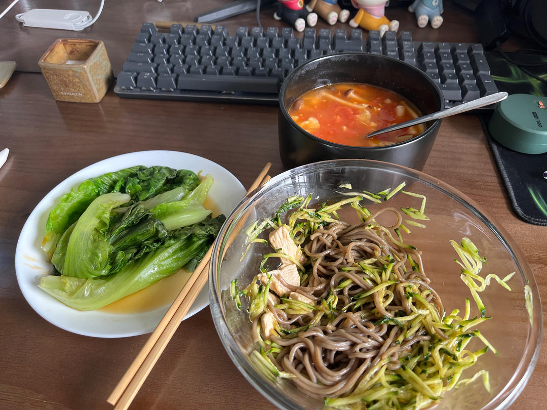 番茄豆腐汤+蚝油生菜